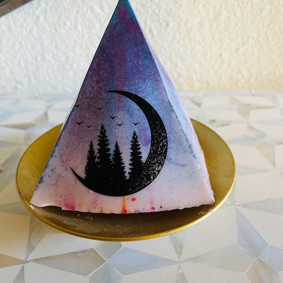 NWT Mountain Lavender Candle - Picture 2 of 3